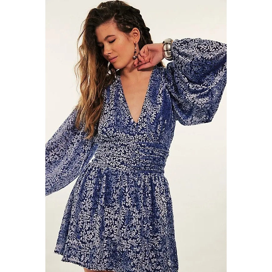 New FREE PEOPLE Lapis Mini Dress JEN ROSSI $253 LARGE Sunset Blue  V-NECK Velvet