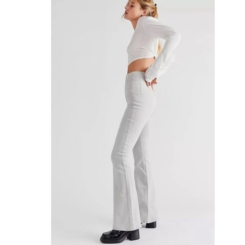New Free People We The Free Jayde Flare Jeans $98 SIZE 32 Light Gray