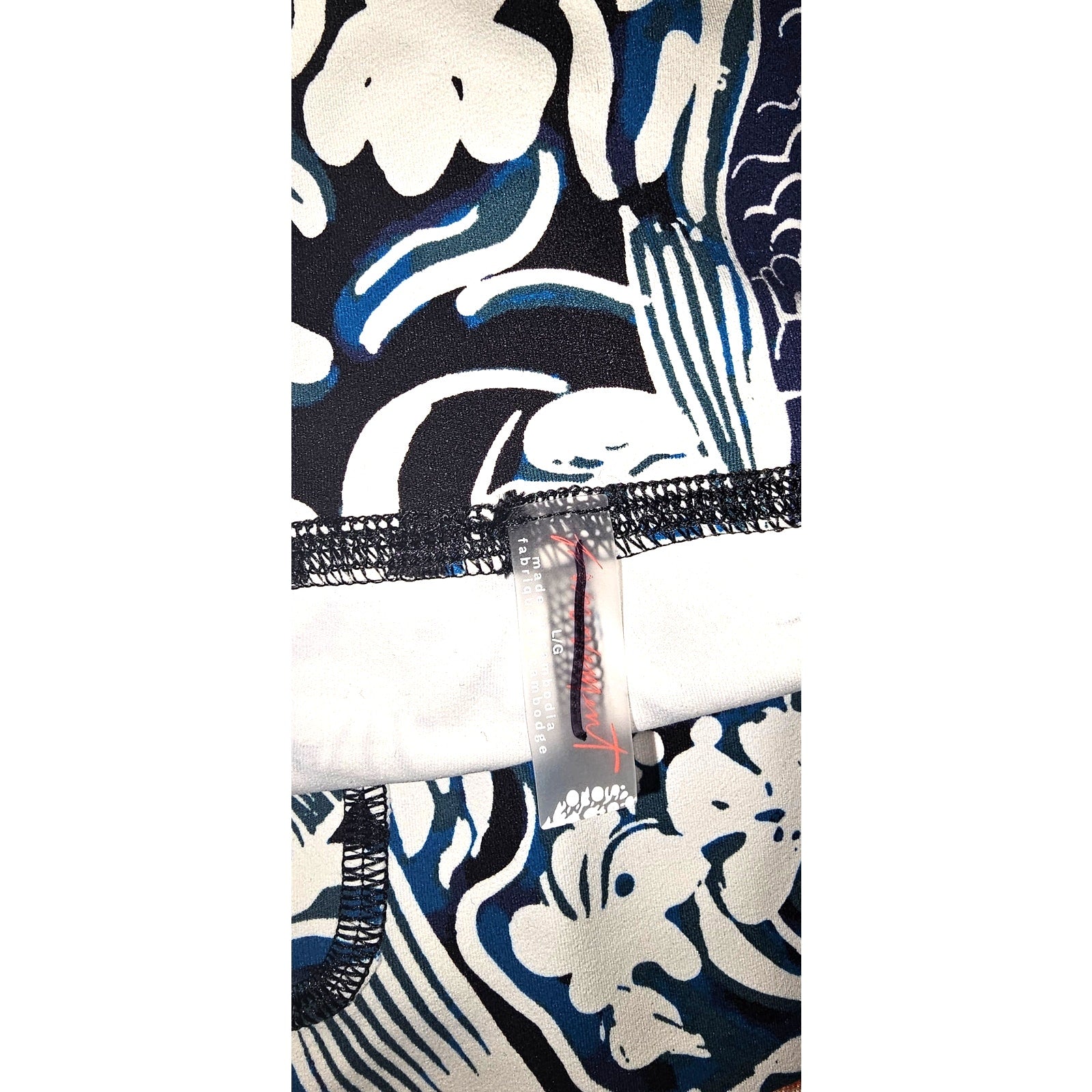 FREE PEOPLE MOVEMENT Never Better Printed Run Shorts LARGE Blue Koi Fish Free People