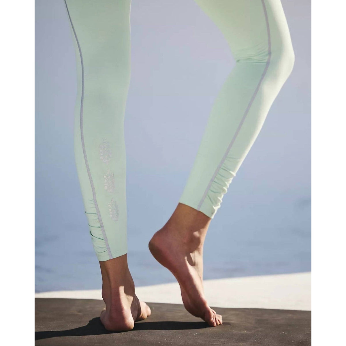 Free People MOVEMENT You're A Peach Leggings X-SMALL Cactus Mint POCKETS Free People