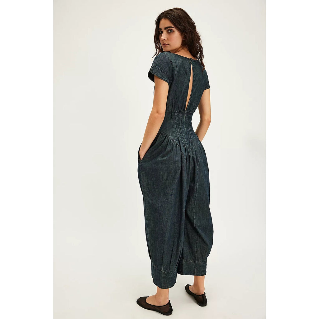 FREE PEOPLE Hanlon Jumpsuit SIZE 12 Dark Blue Denim Barrel Leg Pleated Free People