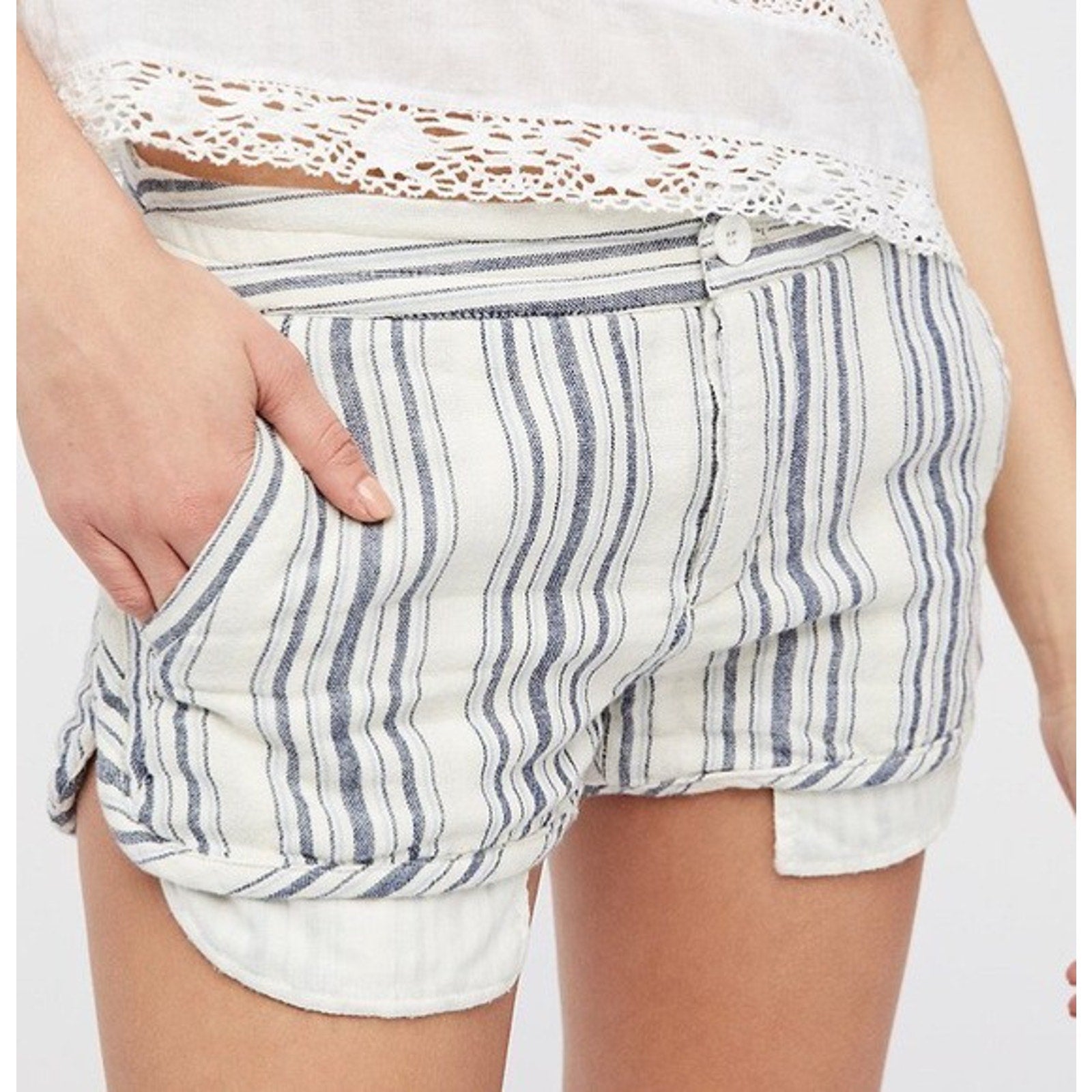 New Free People Night Moves Striped Shorts $78 Size 8 Blue Relaxed Fit Cotton