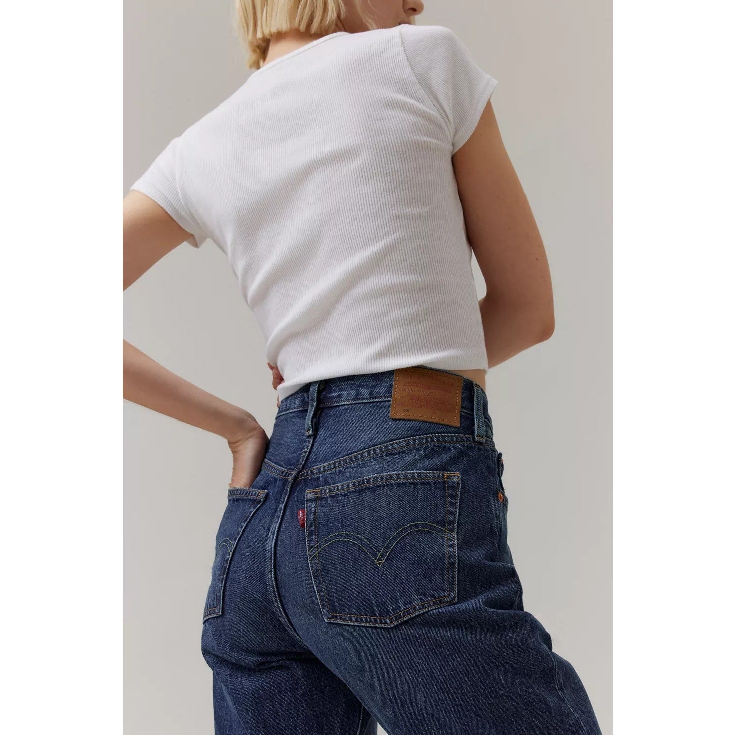 New URBAN OUTFITTERS Levi’s 501 High-Waisted Jeans $98 SIZE 29/30 Blue Relaxed