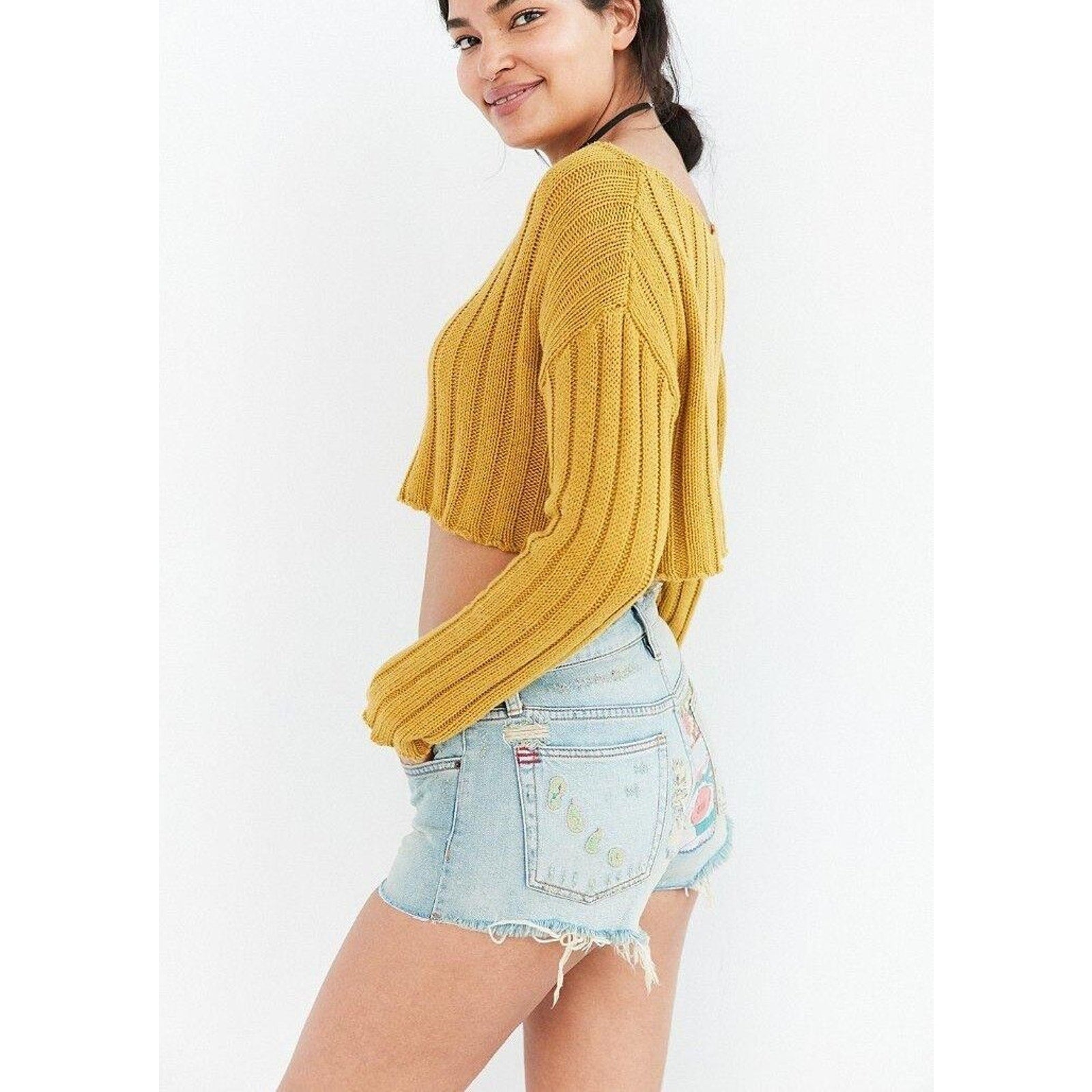 New UO x Bandit Essential Mid-rise Embroidered Denim Short Distressed Size 28