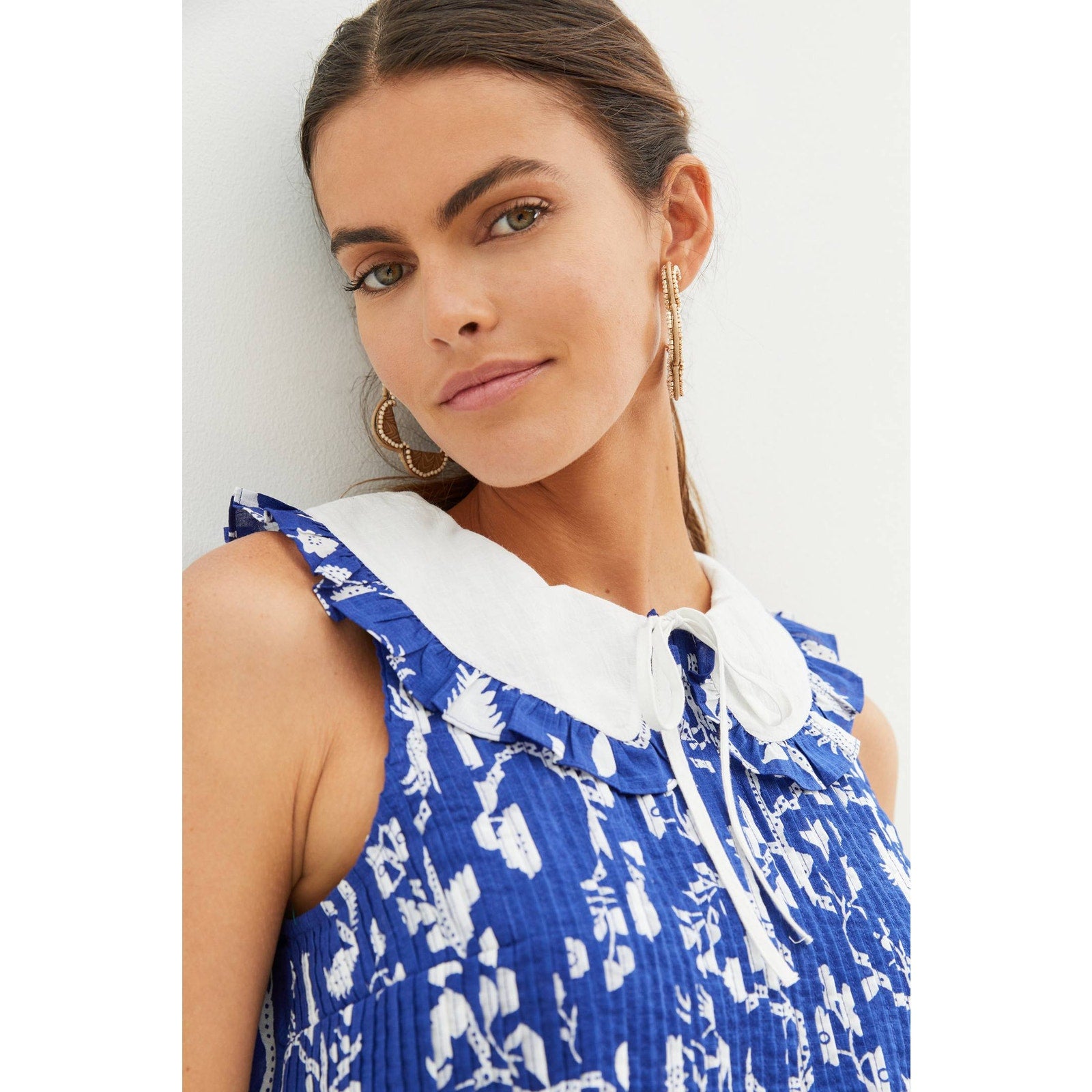 New Anthropologie Maeve Pintucked Floral Blouse $120 SIZE 4 Blue Retro Abstract