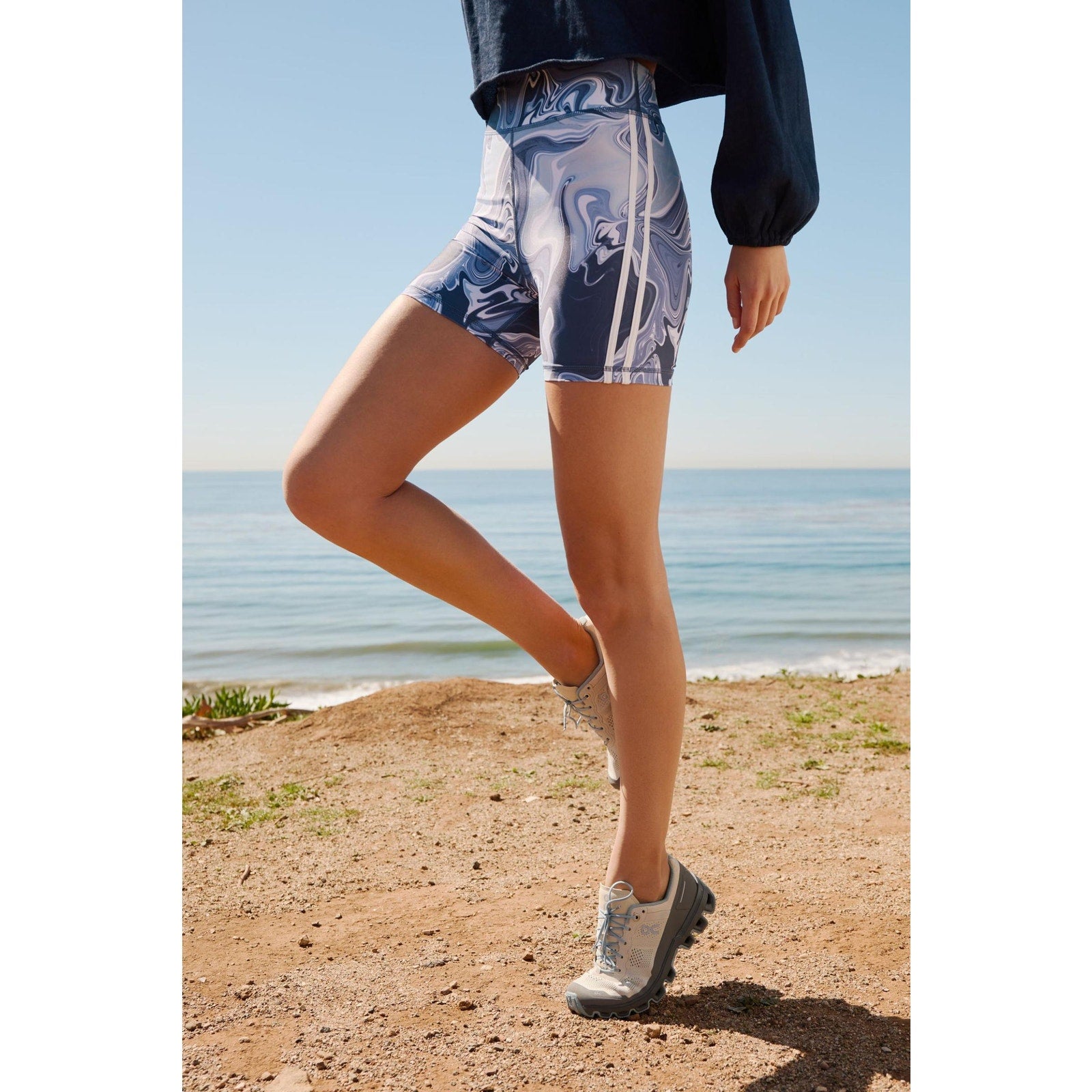 New Anthropologie The Upside Marbled Bike Shorts $89 US SIZE 4 Blue Yoga