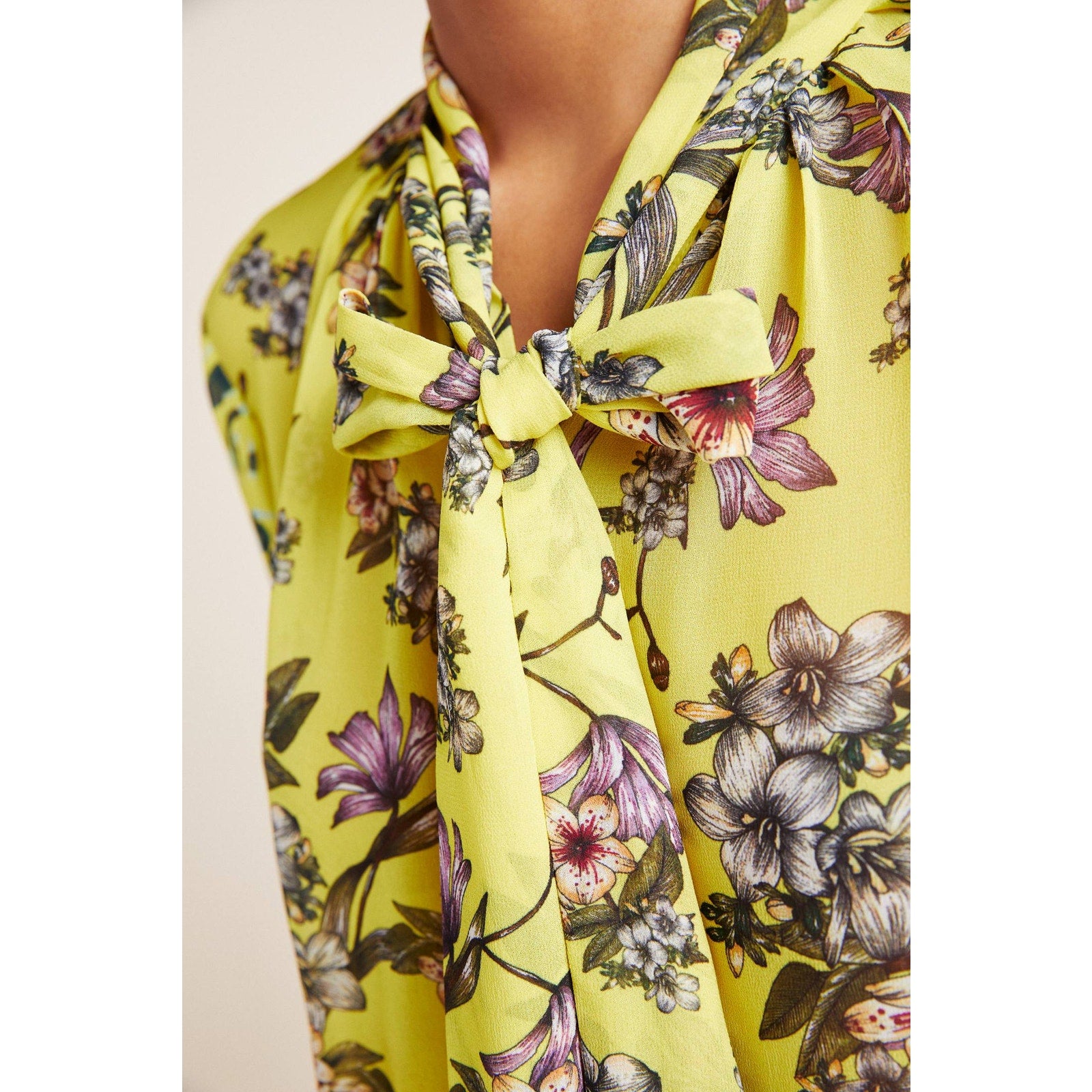 New Anthropologie x Varun Bahl Mindy Tie-Neck Floral Blouse $140 X-SMALL Yellow