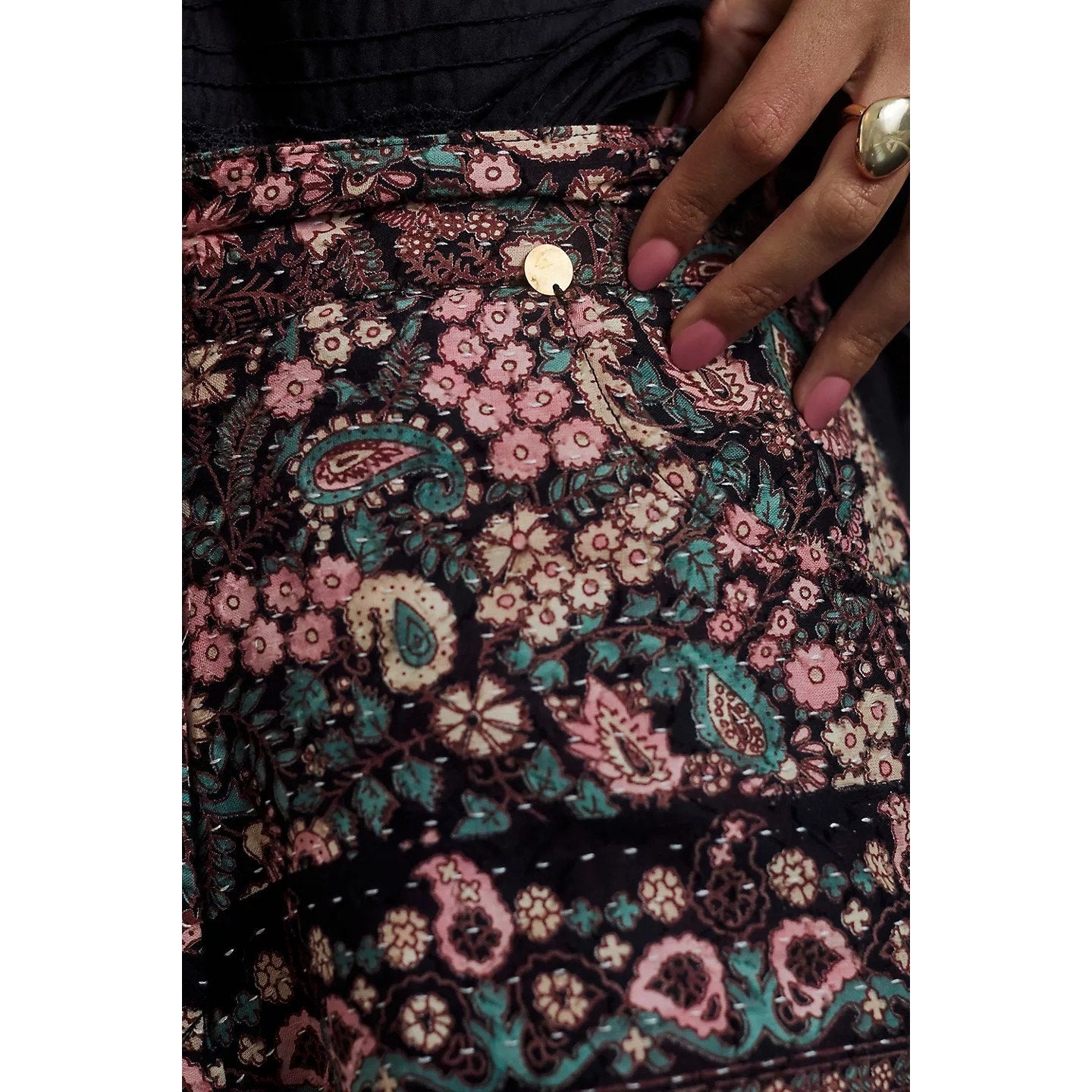 New Anthropologie Batik Helena Floral Shorts $161 SMALL 38 Black